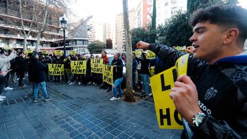 31/01/23 VALENCIA 
MANIFESTACION AFICIONADOS SEGUIDORES EN LAS OFICINAS PETER LIM VETE YA