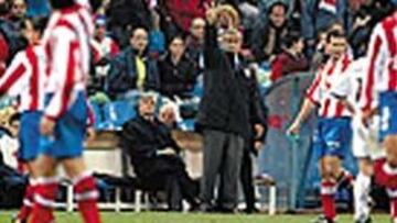 <b>DANDO ÓRDENES</B>. Manzano ha dado oportunidades a
muchos jugadores de su plantilla.