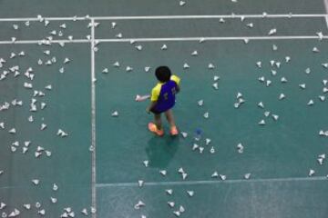 Una jugadora de bádminton en la sesión de entrenamiento del equipo chino en Beijing.