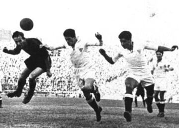 Fue jugador culé desde 1942 hasta 1955.