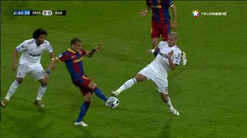 Pepe, expulsado por esta acción con Dani Alves.