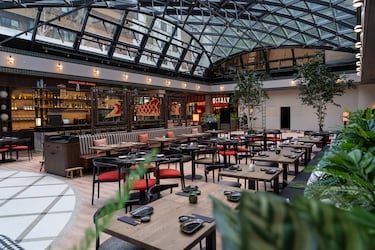 Así es ‘El callejón de NUGA’, el nuevo espacio gastro de Madrid: sushi, clásicos italianos y tradición castiza