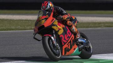 SCARPERIA, ITALY - MAY 31: Pol Espargaro of Spain and Red Bull KTM Factory Racing heads down a straight during the MotoGp of Italy - Free Practice at Mugello Circuit on May 31, 2019 in Scarperia, Italy. (Photo by Mirco Lazzari gp/Getty Images)