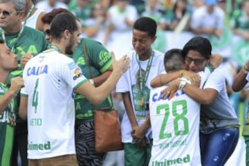 Emotivo homenaje a las víctimas del accidente aéreo de Chapecoense 