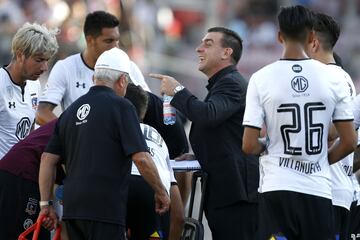 Futbol, Palestino vs Colo Colo
Tercera fecha, campeonato nacional 2018
El entrenador de Colo Colo Pablo Guede da instrucciones a sus jugadores durante el partido de primera division contra Palestino disputado en el estadio Nacional de Santiago, Chile.
17/02/2018
Andres Pina/Photosport