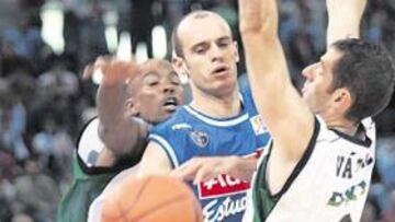 <b>APLAUDIDO. </b>Tras tres partidos sin jugar, Carlos Jiménez volvió a disfrutar de minutos.