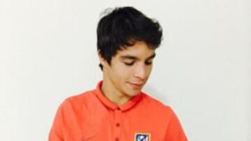 Óliver celebró así sus 50 apariciones con el Atlético.