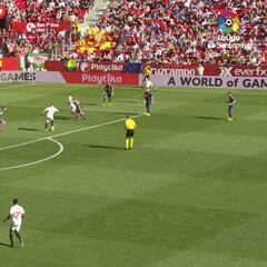 El control con la derecha y asistencia de zurda de Roque Mesa