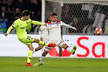 Sergi Roberto y Houssem Aouar.