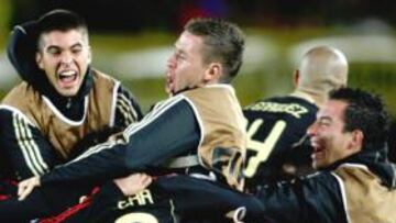 <b>A SEMIFINALES. </b>Los jugadores mexicanos celebran uno de los goles ante Colombia.