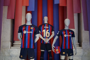 La nueva camiseta del Barcelona ya está a la venta.
