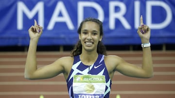 Mar&iacute;a Vicente posa tras batir el r&eacute;cord de Espa&ntilde;a de heptatl&oacute;n en los Campeonatos de Espa&ntilde;a de Pista Cubierta de Atletismo.