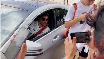 La afici¨®n implora a Carlos Soler: ¡°No te vayas al Bar?a como Paco Alc¨¢cer¡±