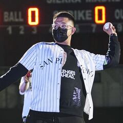 'Canelo' Álvarez felicitó a Julio Urías por su victoria 20 en la MLB