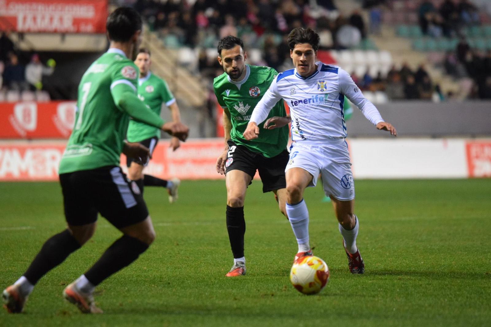 El lío de camisetas entre el Zamora y el Tenerife se resuelve con 15.000 euros