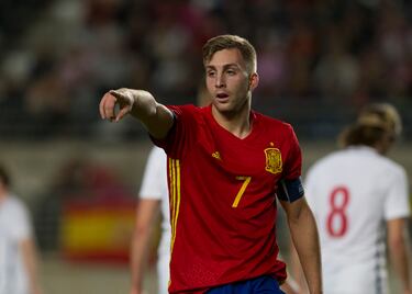 El 25 de mayo de 2014 se produce primera convocatoria con la selección absoluta en un partido de preparación previo al Mundial de Brasil 2014. El 30 de mayo de 2014 debutó en la victoria por 2-0 ante Bolivia.