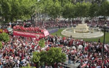 Best images of Sevilla's Europa League victory parade