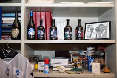 Nos reímos y le dije que tenía mucha confianza y que tenía que probar mi rissoto, que era el mejor de la ciudad. ‘No me va a dar tiempo, si pierdo el siguiente me echan’, me dijo con media sonrisa. Le invité antes del encuentro, vino a casa, nos comimos el rissoto, ganamos... y el resto es historia. ¡El rissoto de la suerte!”. 