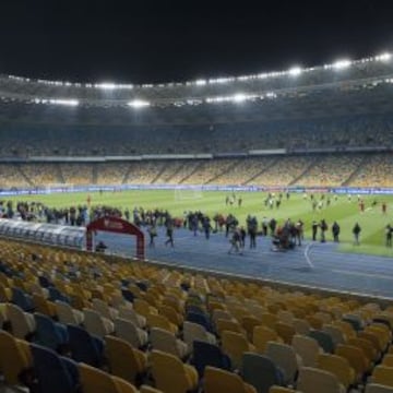 España se ejercitó ayer por la tarde en el estadio del partido. Con la clasificación matemática conseguida, el buen ambiente fue la tónica general de la última sesión antes del choque de esta noche.