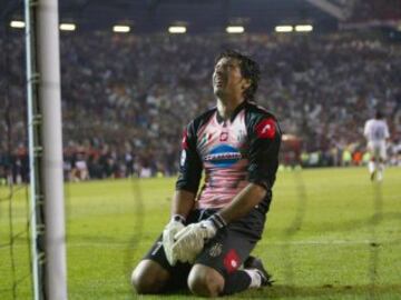 Campeón del mundo con Italia en 2006 y multicampeón con la Juventus. Sin embargo, para el portero de 38 años le ha sido esquiva la Champions League. Dos veces llegó a la final del certamen, pero se tuvo que resignar con el subcampeonato. AC Milan (2003) y Barcelona (2015) fueron sus verdugos.