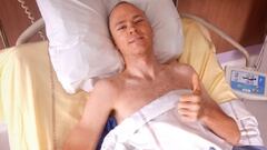 Chris Froome, en la cama del hospital de Saint-Etienne recuper&aacute;ndose de las fracturas que sufri&oacute; tras caerse antes de la crono del Dauphin&eacute;.