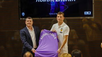 Ron Gourlay y Julen Agirrezabala.