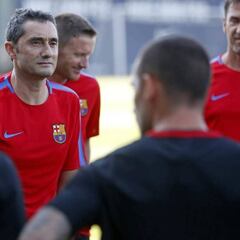 Ernesto Valverde recibió apoyo institucional en su estreno