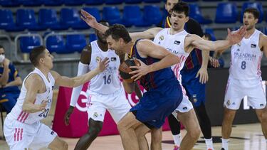 11/04/21 PARTIDO BALONCESTO ACB FC Barcelona - Real Madrid Pau Gasol Jaycee Carroll