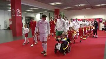 El gran gesto de Lewandowski con un niño en silla de ruedas