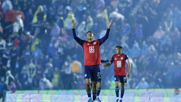 Luis Romo of Cruz Azul during the 15th round match between Cruz Azul and Santos as part of the Liga BBVA MX, Torneo Apertura 2024 at Ciudad de los Deportes Stadium on November 02, 2024 in Mexico City, Mexico.