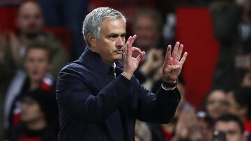 MANCHESTER, ENGLAND - OCTOBER 26: Jose Mourinho, Manager of Manchester United gives his team instructions during the EFL Cup fourth round match between Manchester United and Manchester City at Old Trafford on October 26, 2016 in Manchester, England. (Pho
