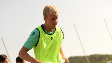Lucas Lohr en su primer entrenamiento con el FC Cartagena.