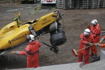 Jolyon Palmer tuvo que abandonar tras chocar con el muro.