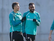 Bakambu, con Deossa.