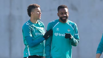 Bakambu en un entrenamiento con el Betis.