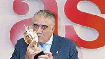 <b>FETICHE. </b>La Copa de Europa siempre acompañará a Lorenzo Sanz.