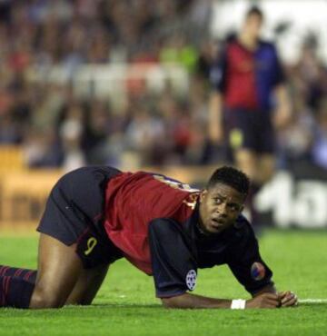 Partido de ida Valencia-Barcelona el 2 de mayo de 2000. El conjunto che arroll車 al Barcelona ganando 4-1.