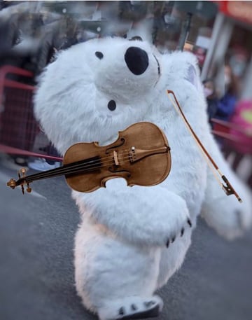 Los mejores memes del oso del cuello roto de la cabalgata de Reyes de Cádiz