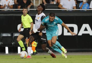 Thierry Correia sustituido por lesión en el minuto 21. En la imagen, con Eden Hazar en la jugada de su dolencia muscular.