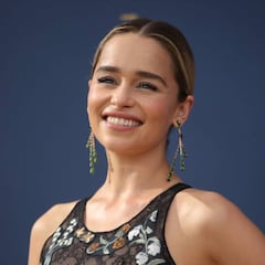 Emilia Clarke se tatúa su bien más preciado en "Juego de Tronos"
