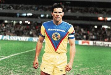 Es junto a Cristóbal Ortega, el futbolista más ganador en la historia del América con 14 títulos, la mayoría de ellos, como capitán.