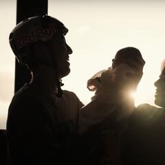 Un ciclista se graba a todo gas para llegar al nacimiento de su hija