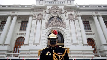 This handout picture released by the Peruvian Presidency shows a husar at guard at the doors of the Congress,  where President Martin Vizcarra will deliver his yearly Address to the Nation as par of the National Day proceedings in Lima on July 28, 2020, during Perux92s National 199th Day. - With 33 million inhabitants, Peru registered more than 384,000 coronavirus cases and 18,229 deaths until Sunday&#039;s last account. It is the third country with the most infections and deaths in Latin America after Brazil and Mexico. (Photo by Renato PAJUELO / Peruvian Presidency / AFP) / RESTRICTED TO EDITORIAL USE - MANDATORY CREDIT &quot;AFP PHOTO / PERUVIAN PRESIDENCY / Renato PAJUELO&quot; - NO MARKETING NO ADVERTISING CAMPAIGNS - DISTRIBUTED AS A SERVICE TO CLIENTS