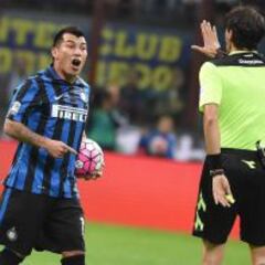 Mancini planea armar un 'muro' en el Inter con Medel y Melo