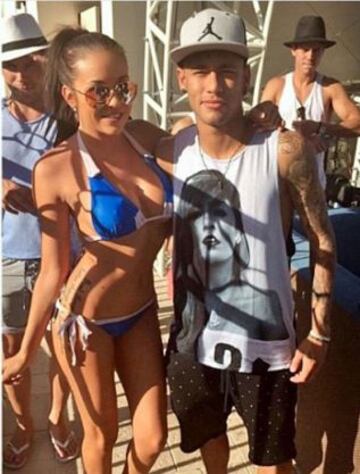 Neymar con una aficionada en Las Vegas.