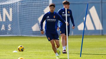 Clemente, delante de Liso, durante el entrenamiento de esta mañana.