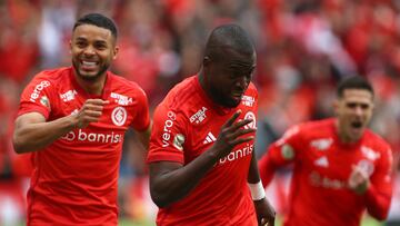 Soccer Football - Brasileiro Championship - Internacional v Gremio - Estadio Beira-Rio, Porto Alegre, Brazil - October 8, 2023 Internacional's Enner Valencia celebrates scoring their first goal REUTERS/Diego Vara