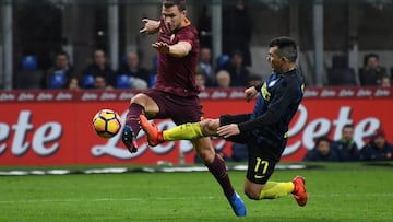 MILAN, ITALY - FEBRUARY 26:  Gary Medel (R) of FC Internazionale tackles Edin Dzeko of AS Roma during the Serie A match between FC Internazionale and AS Roma at Stadio Giuseppe Meazza on February 26, 2017 in Milan, Italy.  (Photo by Valerio Pennicino/Gett