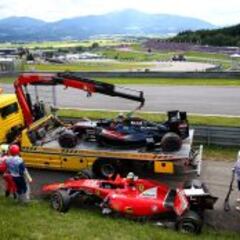 Alonso y Raikkonen fuera de carrera tras un fuerte accidente