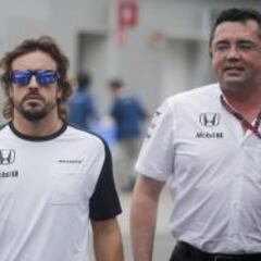 Alonso: "Me pasan como si fuera un GP2, es vergonzoso"